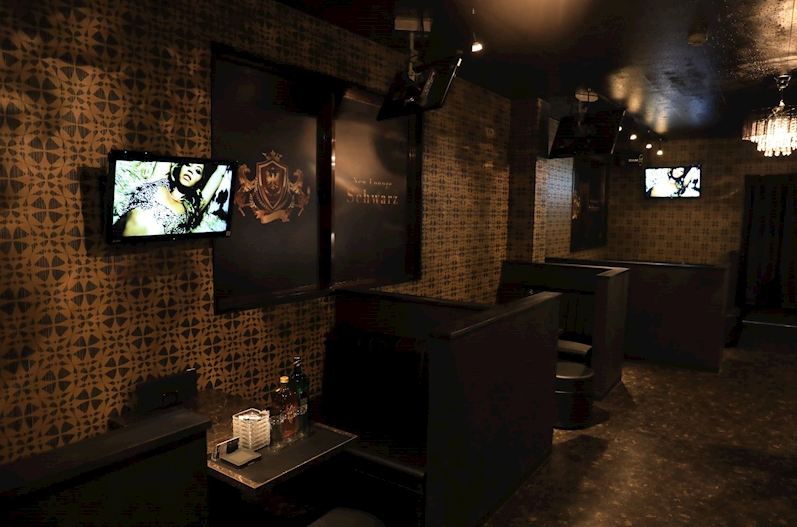 MAIN LOUNGE