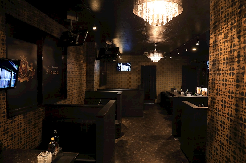MAIN LOUNGE